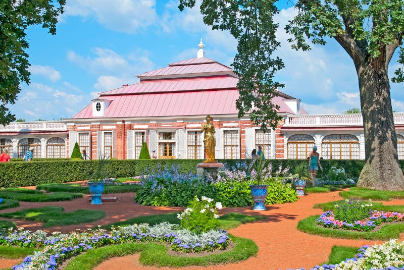 Der Monplaisir-Palast Im Unteren Garten, Peterhof Redaktionelles