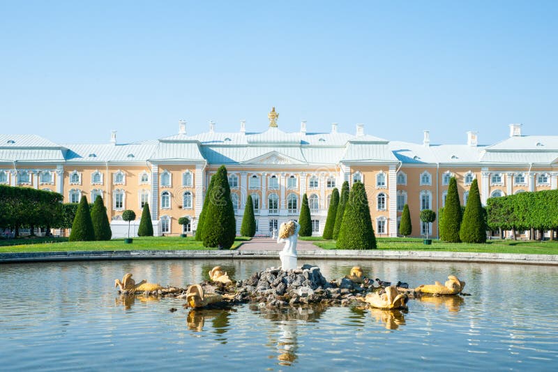 Peterhof, SAINT PETERSBURG, RUSSIA - JUNE 06, 2019: Grand Peterhof Palace and fountain in the upper garden of Peterhof royalty free stock photo Peterhof, SAINT PETERSBURG, RUSSIA - JUNE 06, 2019: Grand Peterhof Palace and fountain in the upper garden of Peterhof royalty free stock photo