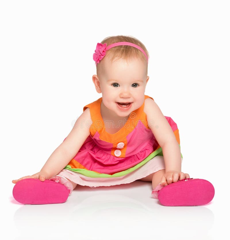 Petit bébé heureux dans l'isolant de fête multicolore lumineux de robe photo stock Petit bébé heureux dans l'isolant de fête multicolore lumineux de robe photo stock