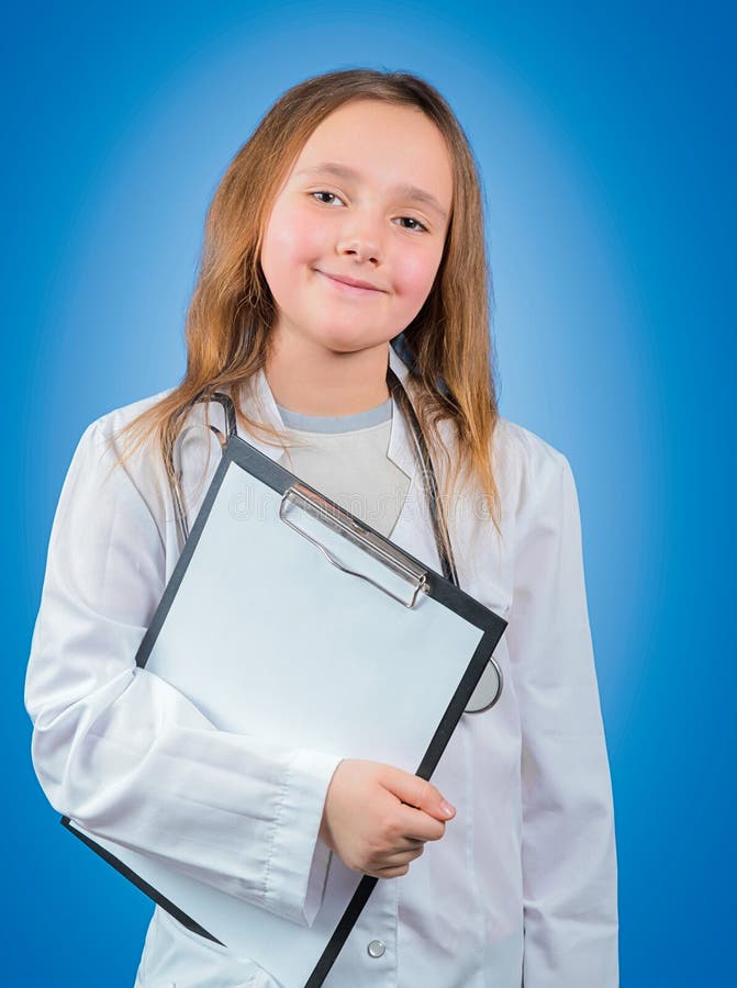 Enfant Sur Des Mains Au Docteur Image stock - Image du médical