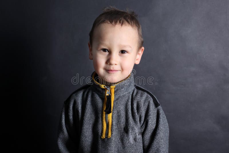 Portrait De Petit Garçon 3-4 Ans Photo stock - Image du drôle