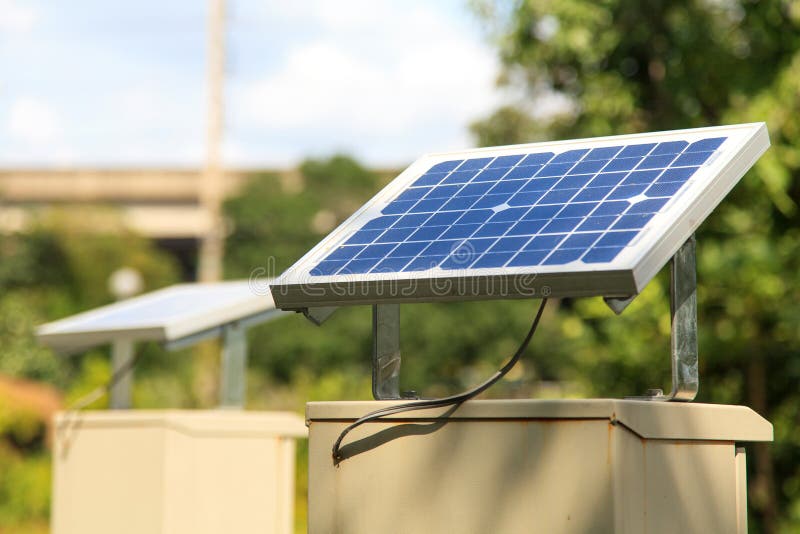 Petit panneau solaire image libre de droits Petit panneau solaire image libre de droits