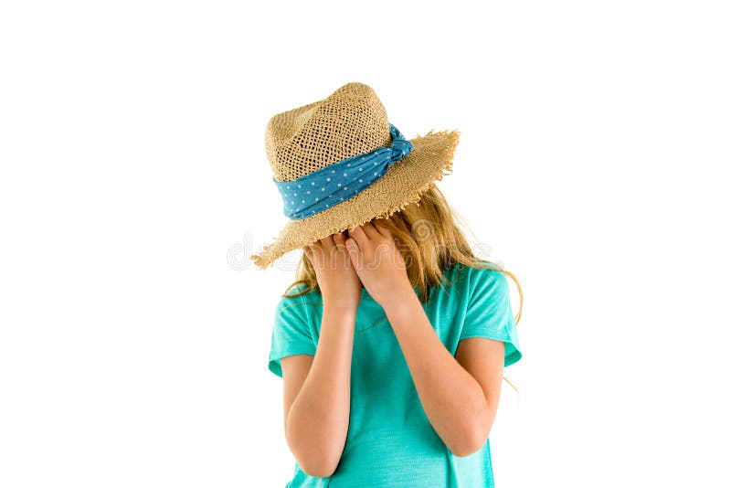 Petite fille bouleversée sanglotant dans ses mains images stock Petite fille bouleversée sanglotant dans ses mains images stock