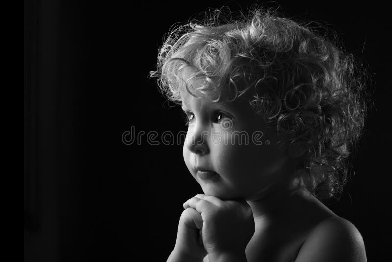 Petite fille de prière image libre de droits Petite fille de prière image libre de droits
