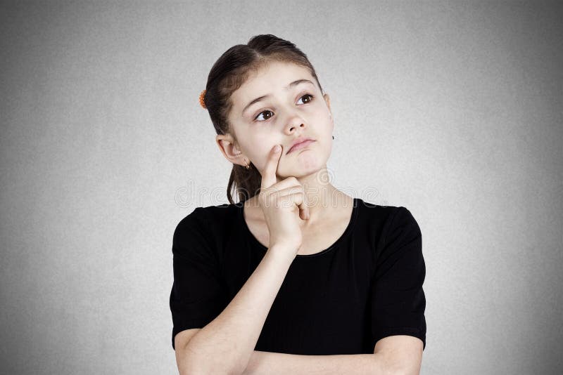 Petite fille de rêverie triste photographie stock Petite fille de rêverie triste photographie stock