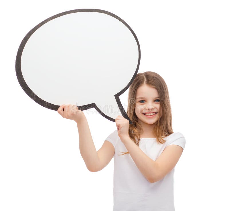 Petite fille de sourire avec la bulle vide des textes photo libre de droits Petite fille de sourire avec la bulle vide des textes photo libre de droits