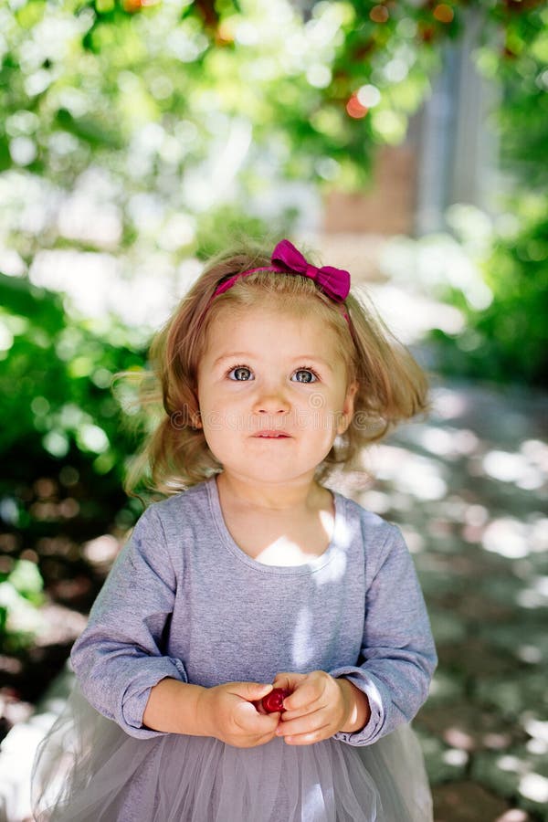 Petite fille douce image libre de droits Petite fille douce image libre de droits