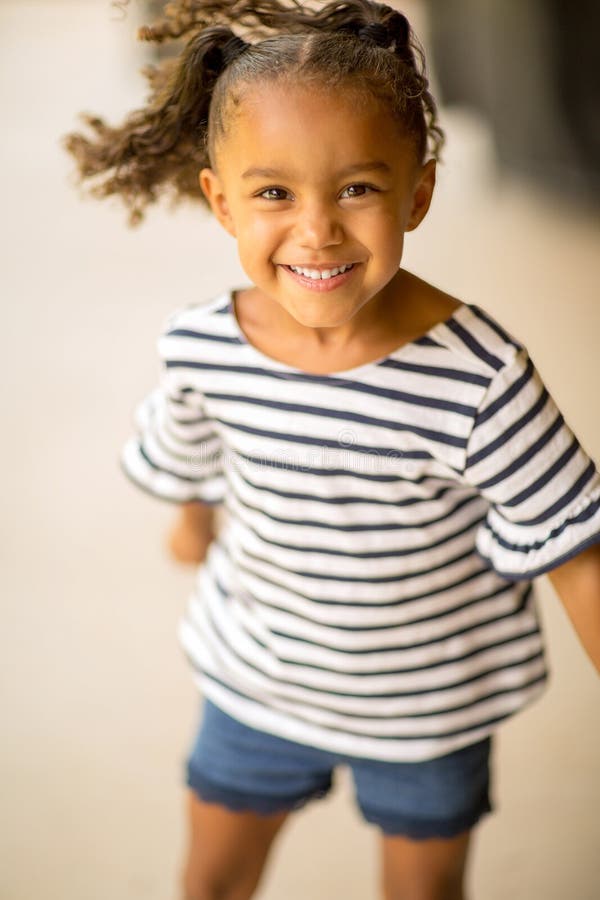Petite Fille Metisse Mignon Riant Et Souriant Image Stock Image Du Joie Fierte Petite Fille Metisse Mignon Riant Et Souriant Image Stock Image Du Joie Fierte