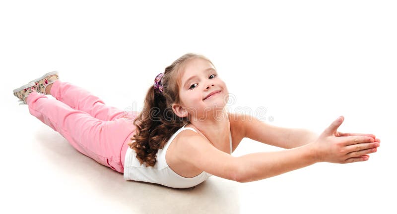 Petite fille mignonne faisant l'exercice gymnastique photographie stock Petite fille mignonne faisant l'exercice gymnastique photographie stock