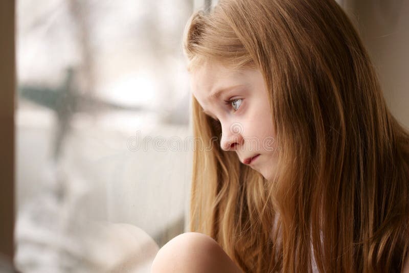 Petite fille triste image libre de droits