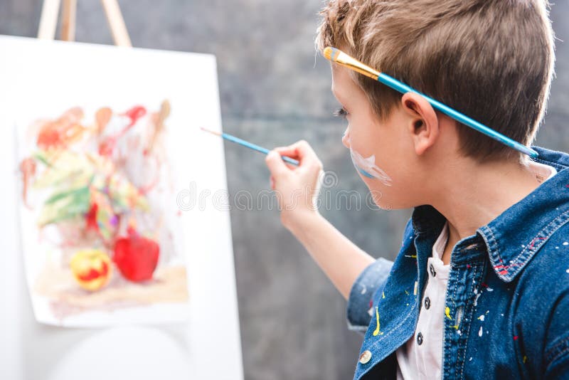 Petite peinture d'artiste image libre de droits Petite peinture d'artiste image libre de droits