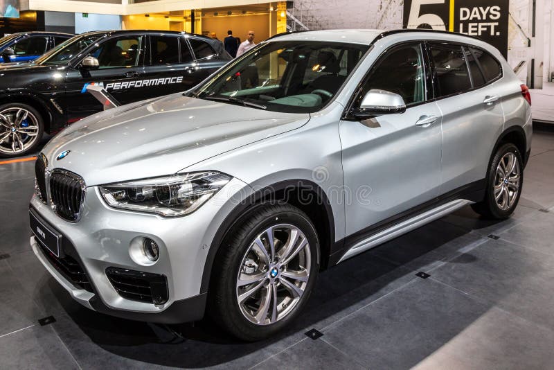 Petite SUV voiture de BMW X1 photo libre de droits Petite SUV voiture de BMW X1 photo libre de droits