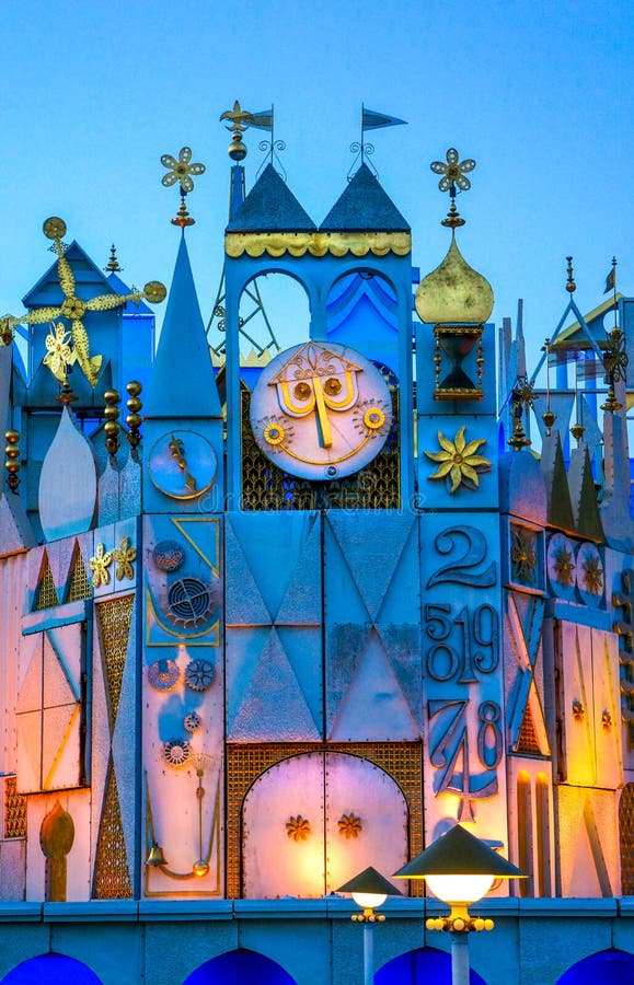 Petite Tour Du Monde Disneyland Poupées Dansantes Image stock éditorial -  Image du musique, danser: 218948159