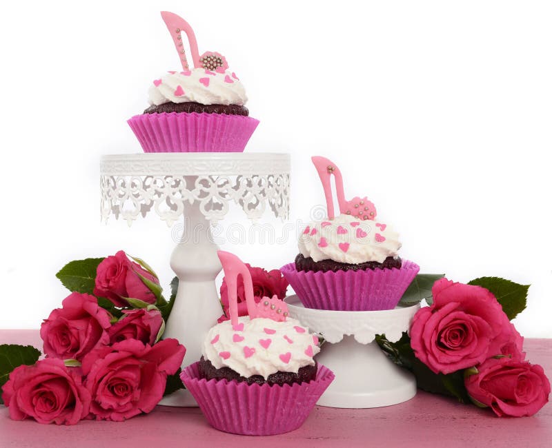 Petits Gateaux Avec Les Chaussures Stylets De Fondant De Talon Haut Image Stock Image Du Bridesmaid Chaussure