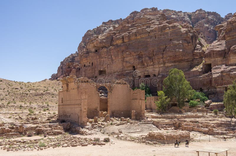 petra Vista ao al-Bint de Qasr do templo fotos de stock petra Vista ao al-Bint de Qasr do templo fotos de stock