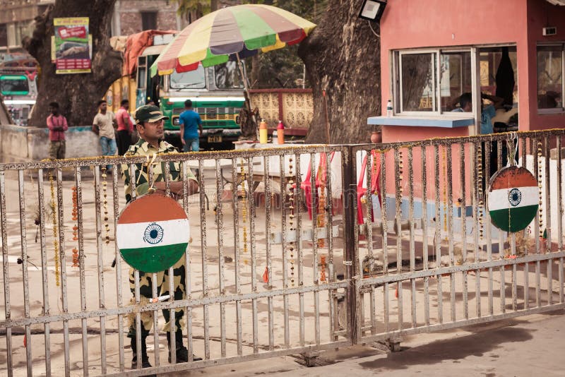 Petrapole Benapole, l'India, il 1° maggio 2019 - Pics della frontiera internazionale dell'India e del Bangladesh nominati come la fotografia stock Petrapole Benapole, l'India, il 1° maggio 2019 - Pics della frontiera internazionale dell'India e del Bangladesh nominati come la fotografia stock