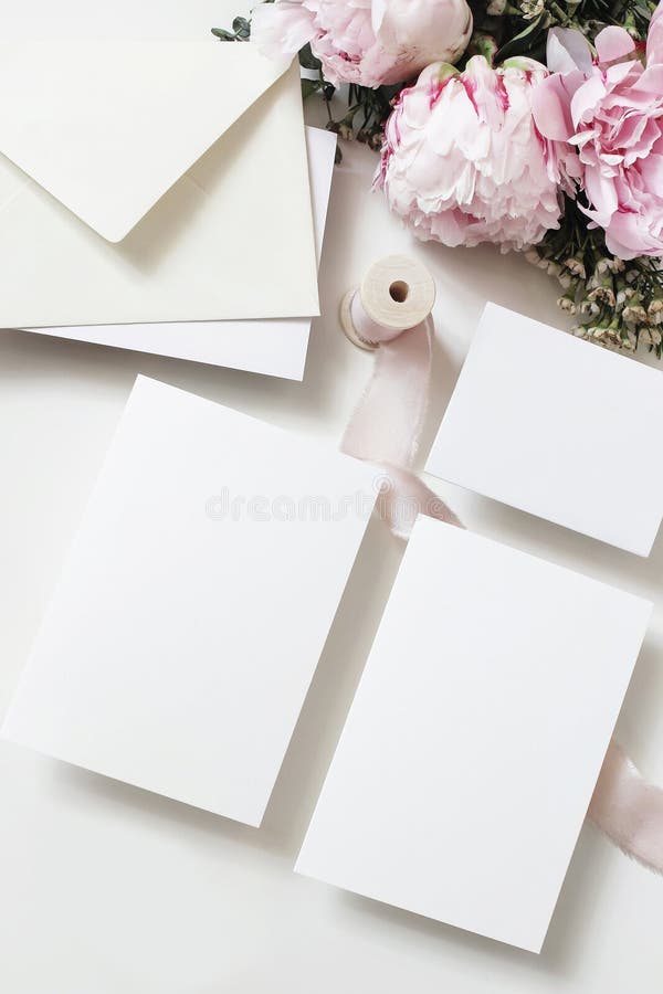 Petrecere de aniversare a nunții. invitații pentru felicitări necompletate. compoziție decorativă florală. de nutriție stock image