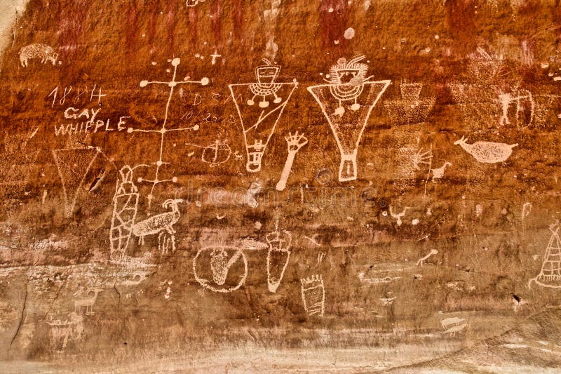 Petroglyphen alt und neu stockfoto