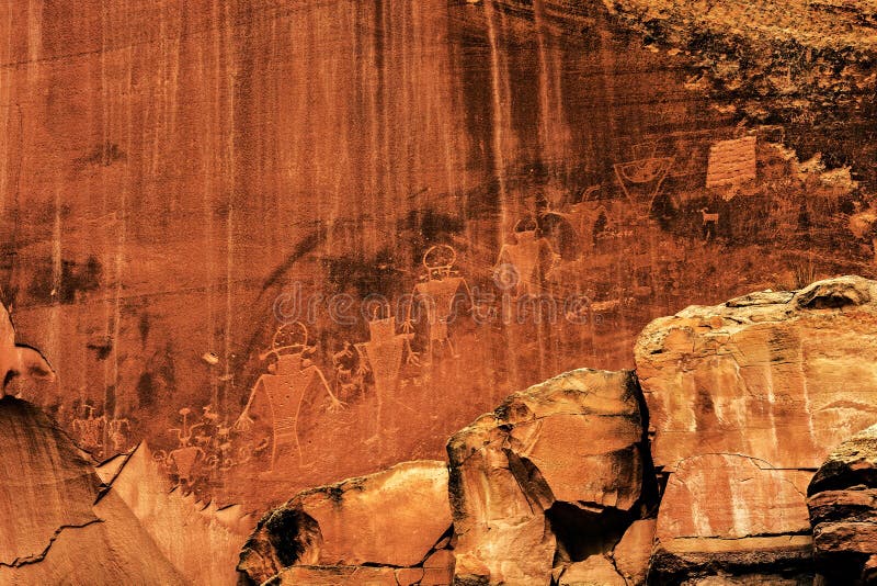 Petroglyphen oder Felsritzungen im Kapitol-Riff-Nationalpark, Utah stockfotos