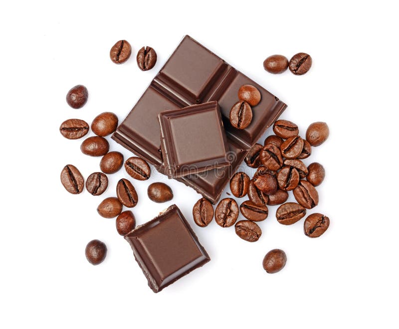 Pezzi del primo piano di barra di cioccolato fondente con sapore ed i fagioli del caffè fotografie stock Pezzi del primo piano di barra di cioccolato fondente con sapore ed i fagioli del caffè fotografie stock