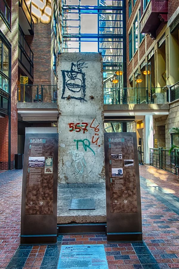 Frammento del Muro di Berlino immagine stock