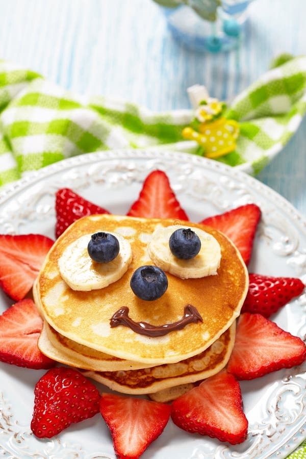 Eulenpfannkuchen Zum Kinderfrühstück Stockbild - Bild von nachtisch ...