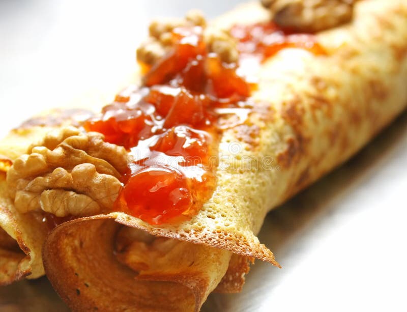 Pfannkuchen mit Muttern und Störung lizenzfreie stockfotos Pfannkuchen mit Muttern und Störung lizenzfreie stockfotos