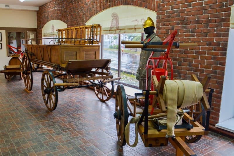 Pferd-gesteuerter Feuer-Lastwagen, Weinlese Feuer-Lastwagen stockfotos Pferd-gesteuerter Feuer-Lastwagen, Weinlese Feuer-Lastwagen stockfotos