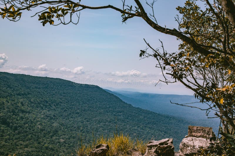 Pha diao dai lonely cliff view point в национальном парке кхао яй накхон ратчасима таиланд стоковое изображение rf