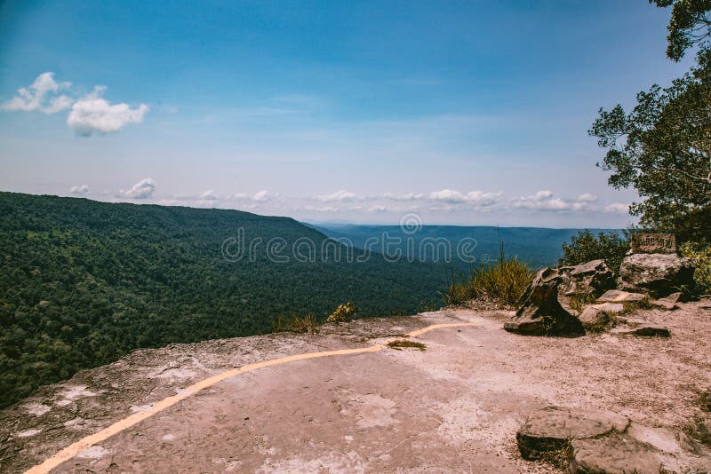 Pha diao dai lonely cliff view point в национальном парке кхао яй накхон ратчасима таиланд стоковое изображение rf