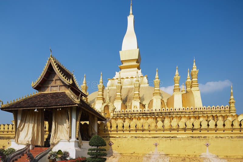 Pha que stupa dourado de Luang em Vientiane, Laos fotografia de stock royalty free Pha que stupa dourado de Luang em Vientiane, Laos fotografia de stock royalty free