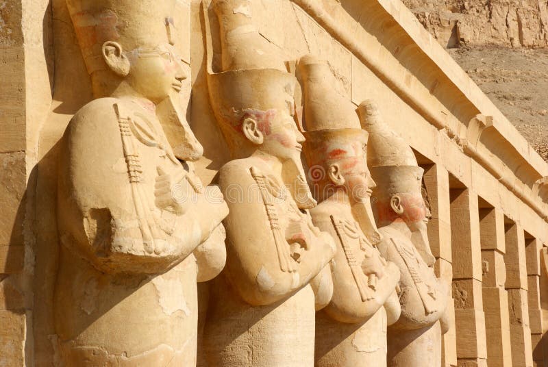 Pharaostatuen am Tempel von Luxor lizenzfreie stockfotografie Pharaostatuen am Tempel von Luxor lizenzfreie stockfotografie