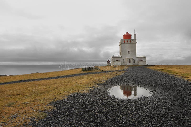 Phare de Dyrholaey, Islande photos stock Phare de Dyrholaey, Islande photos stock