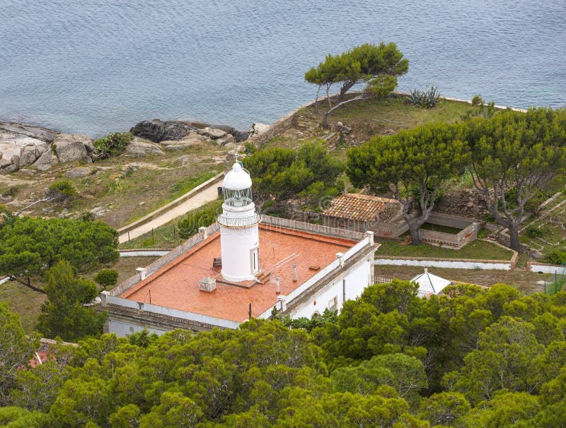 Phare de roses sur la côte du nord Espagne image stock Phare de roses sur la côte du nord Espagne image stock