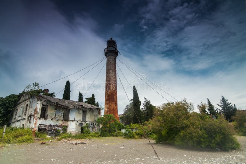 Phare en métal de vintage, Soukhoumi, Abkhazie photographie stock libre de droits Phare en métal de vintage, Soukhoumi, Abkhazie photographie stock libre de droits