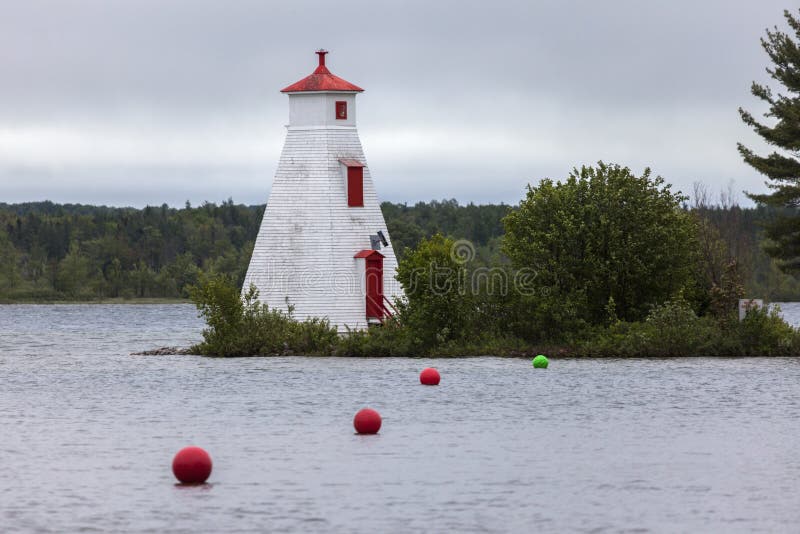 Phare par le lac Huron dans Ontario image libre de droits Phare par le lac Huron dans Ontario image libre de droits