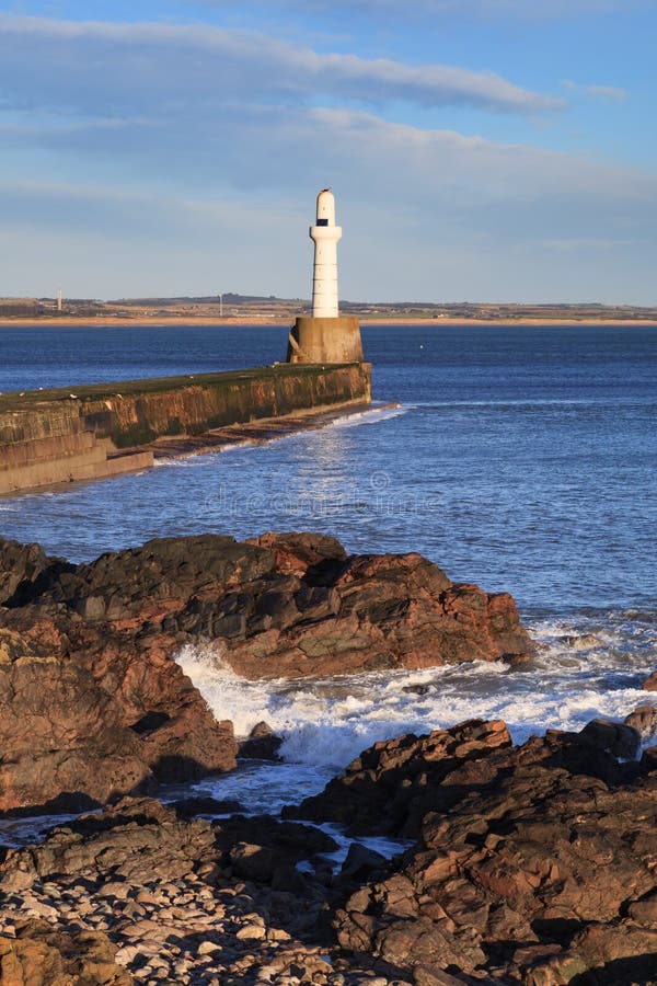 Download Phare à Aberdeen, Ecosse image stock. Image du crépuscule - 76085071