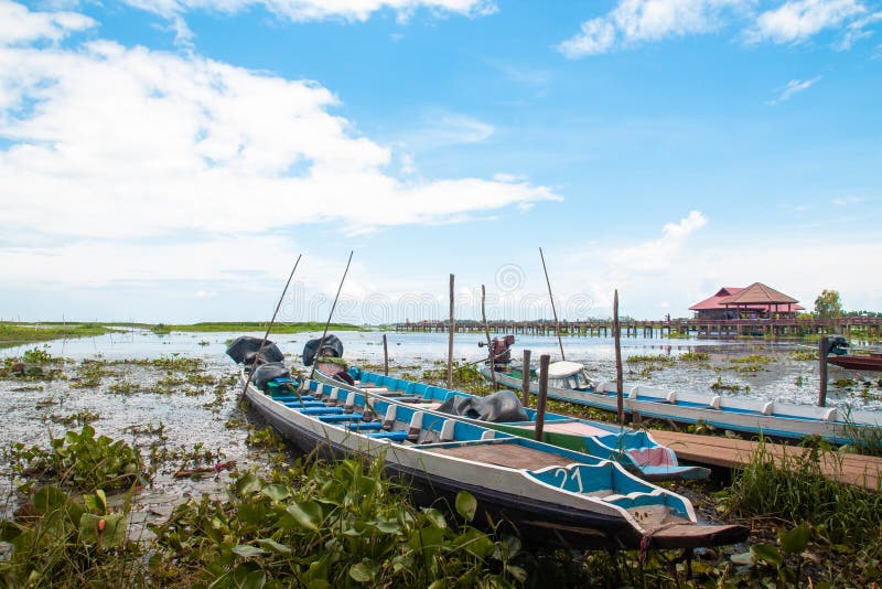 PHATTHALUNG, THAILAND: Am 13. Oktober 2018 - Thale-Noi ist eine Nation lizenzfreies stockfoto PHATTHALUNG, THAILAND: Am 13. Oktober 2018 - Thale-Noi ist eine Nation lizenzfreies stockfoto