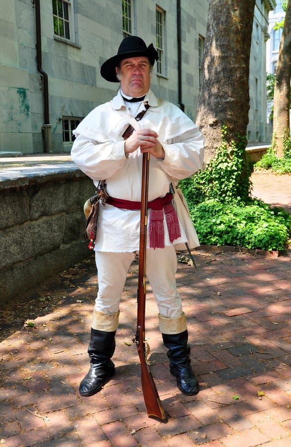 Philadelphia, PA: Guía que lleva al soldado del siglo XVIII Uniform