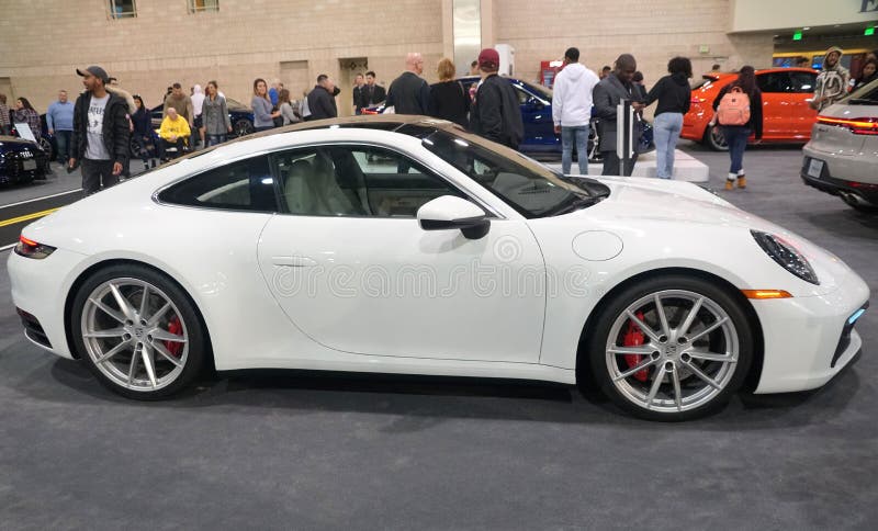 Porsche 911 Carrera T é a versão “de passeio” do esportivo