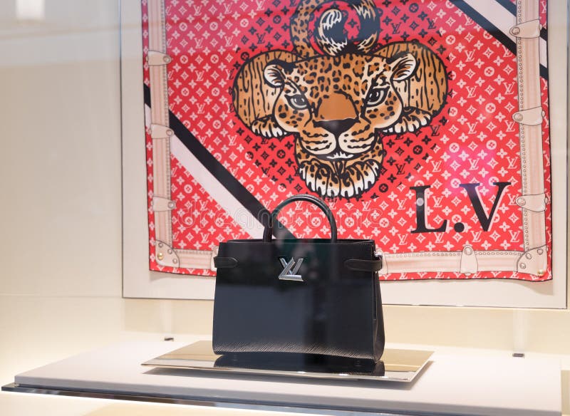 Inside Louis Vuitton Store at King of Prussia Mall. Editorial Stock Image -  Image of expensive, leather: 117086359