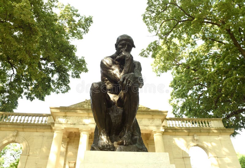 Philadelphia USA - Maj 29, 2018: Staty av tänkaren på ret royaltyfri foto Philadelphia USA - Maj 29, 2018: Staty av tänkaren på ret royaltyfri foto