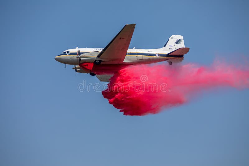 Phitsanulok landskap/Thailand - Januari 12, 2019: Militär flygplats för thailändsk Royal Air Force öppen grund i barn dag och flu royaltyfria bilder Phitsanulok landskap/Thailand - Januari 12, 2019: Militär flygplats för thailändsk Royal Air Force öppen grund i barn dag och flu royaltyfria bilder
