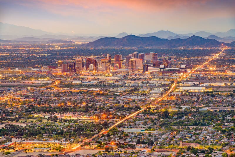 Phoenix, Arizona, S. Phoenix, Arizona, paesaggio urbano del centro di U. S. A. al crepuscolo