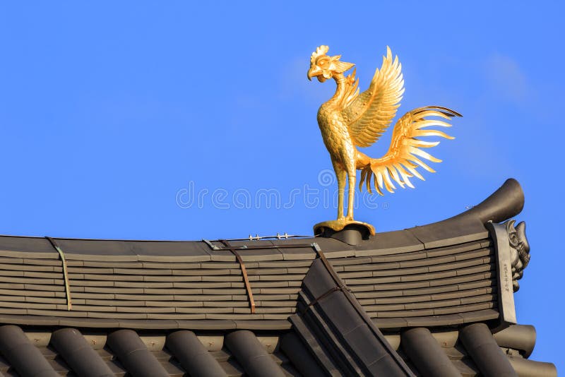 Phoenix Ornamaent on the Roof of Byodo-in Temple in Kyoto stock images Phoenix Ornamaent on the Roof of Byodo-in Temple in Kyoto stock images