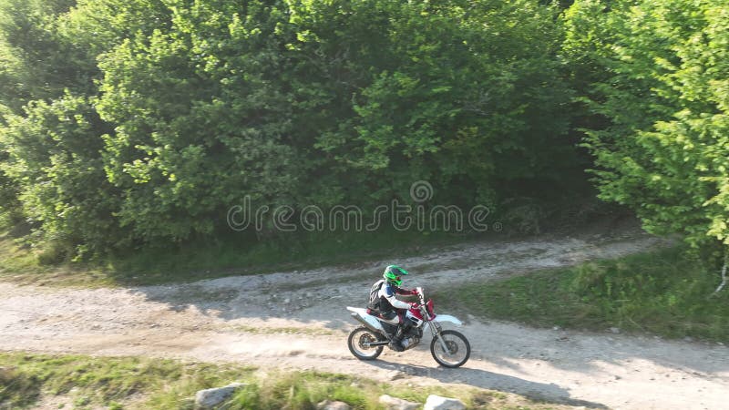 Corrida De Motocross Em Estrada De Terra Imagem Editorial - Imagem de  velocidade, motocross: 169327880