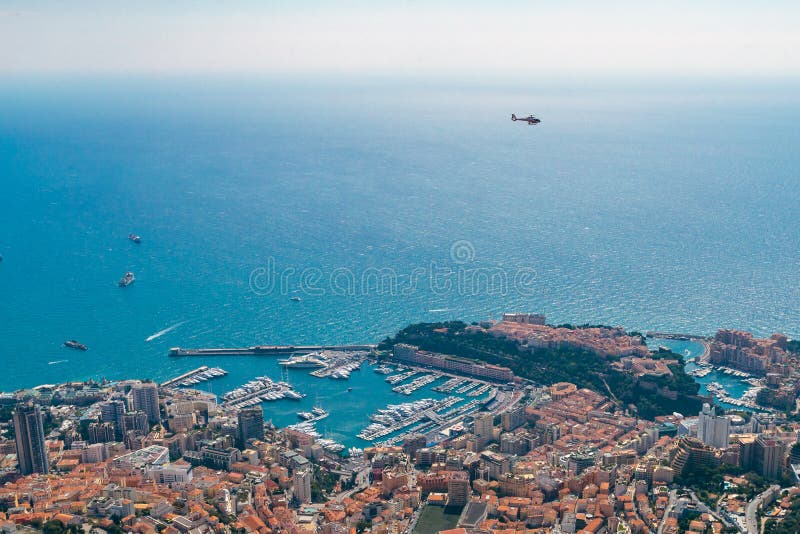 Photo aérienne de la célèbre côte d'Azur à Monaco images stock Photo aérienne de la célèbre côte d'Azur à Monaco images stock