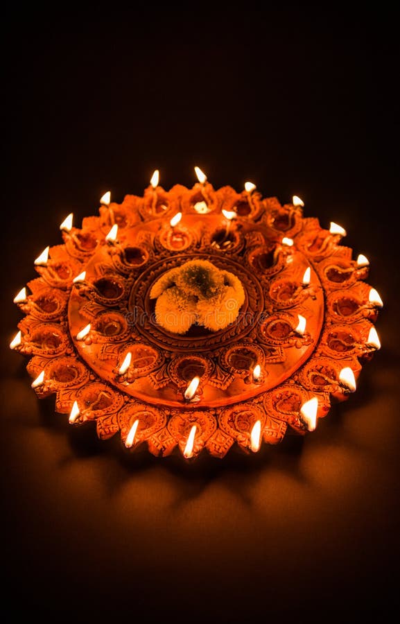 Photo Courante De Diya De Diwali Ou De Lumière Lumineux De Lampe à