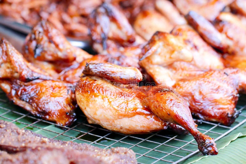 Photo courante - plan rapproché de poulet grillé par moitié image libre de droits Photo courante - plan rapproché de poulet grillé par moitié image libre de droits