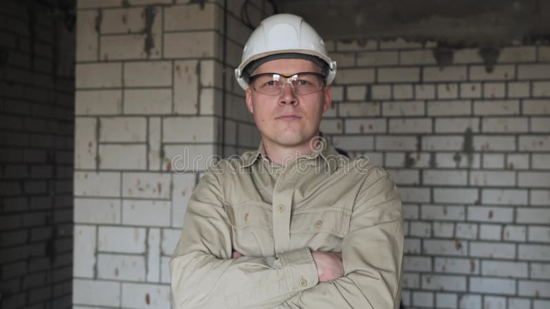 Photo d'un architecte professionnel dans un casque blanc